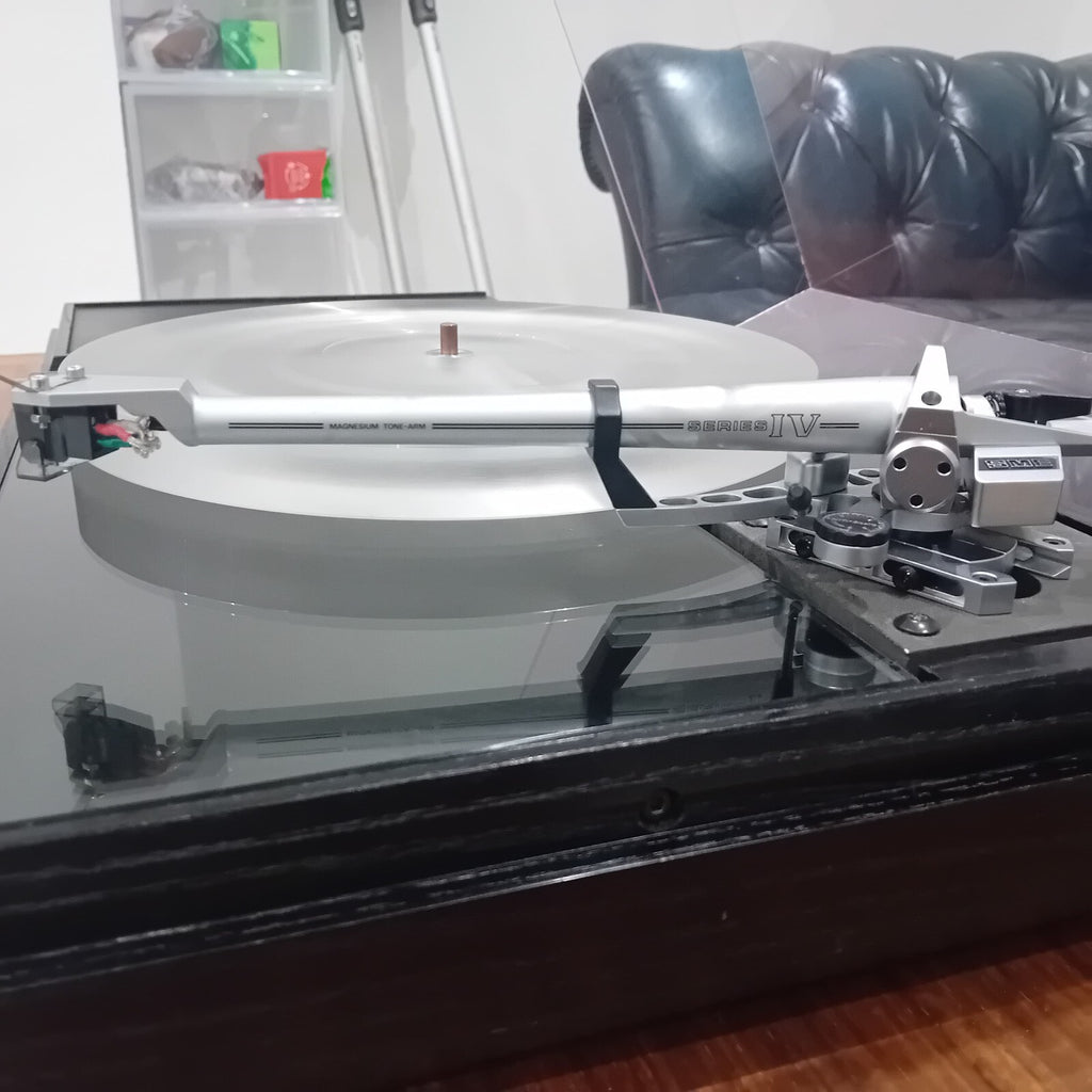 PINK TRIANGLE ANNIVERSARY TURNTABLE SME SERIES IV 4 TONEARM ORTOFON MC VIVO