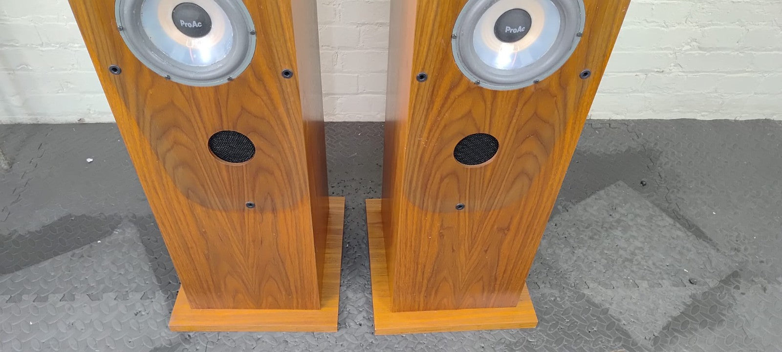 PROAC RESPONSE 3 FLOOR STANDING SPEAKERS
