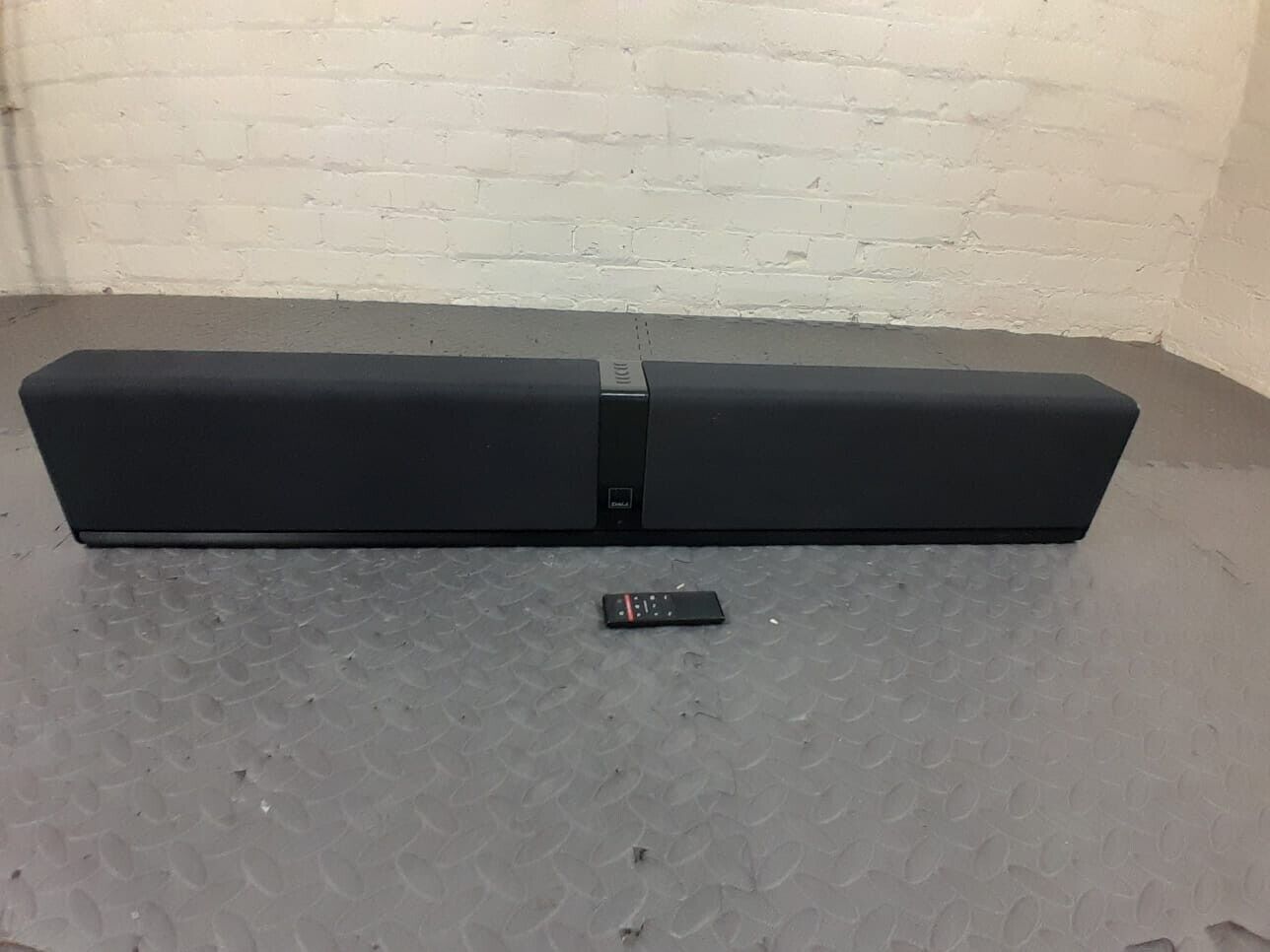 DALI KUBIK ONE SOUNDBAR WITH REMOTE