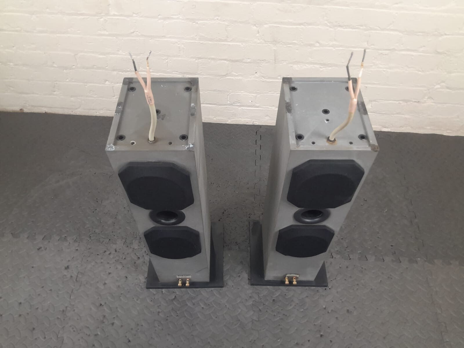 B&W BOWERS & WILKINS CM2 FLOOR STANDING SPEAKERS BASS WOOFER BOXES