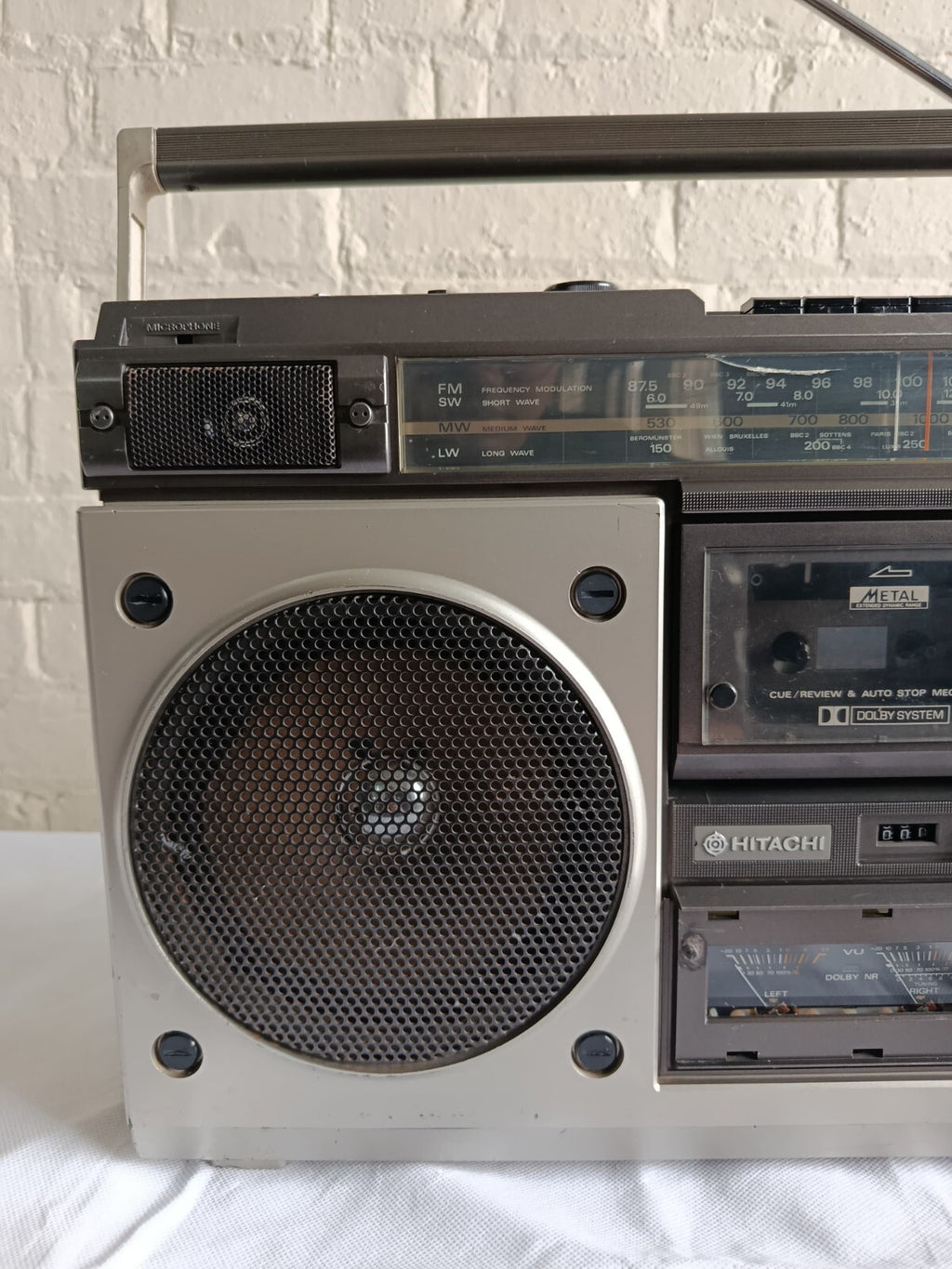 HITACHI TRK 8200E GHETTO BLASTER BOOM BOX FM AM STEREO CASSETTE RECORDER