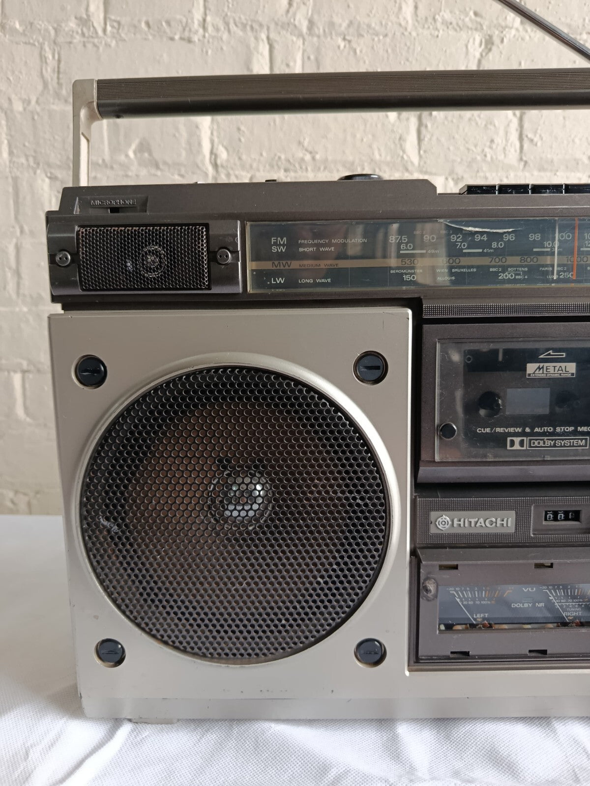 HITACHI TRK 8200E GHETTO BLASTER BOOM BOX FM AM STEREO CASSETTE RECORDER