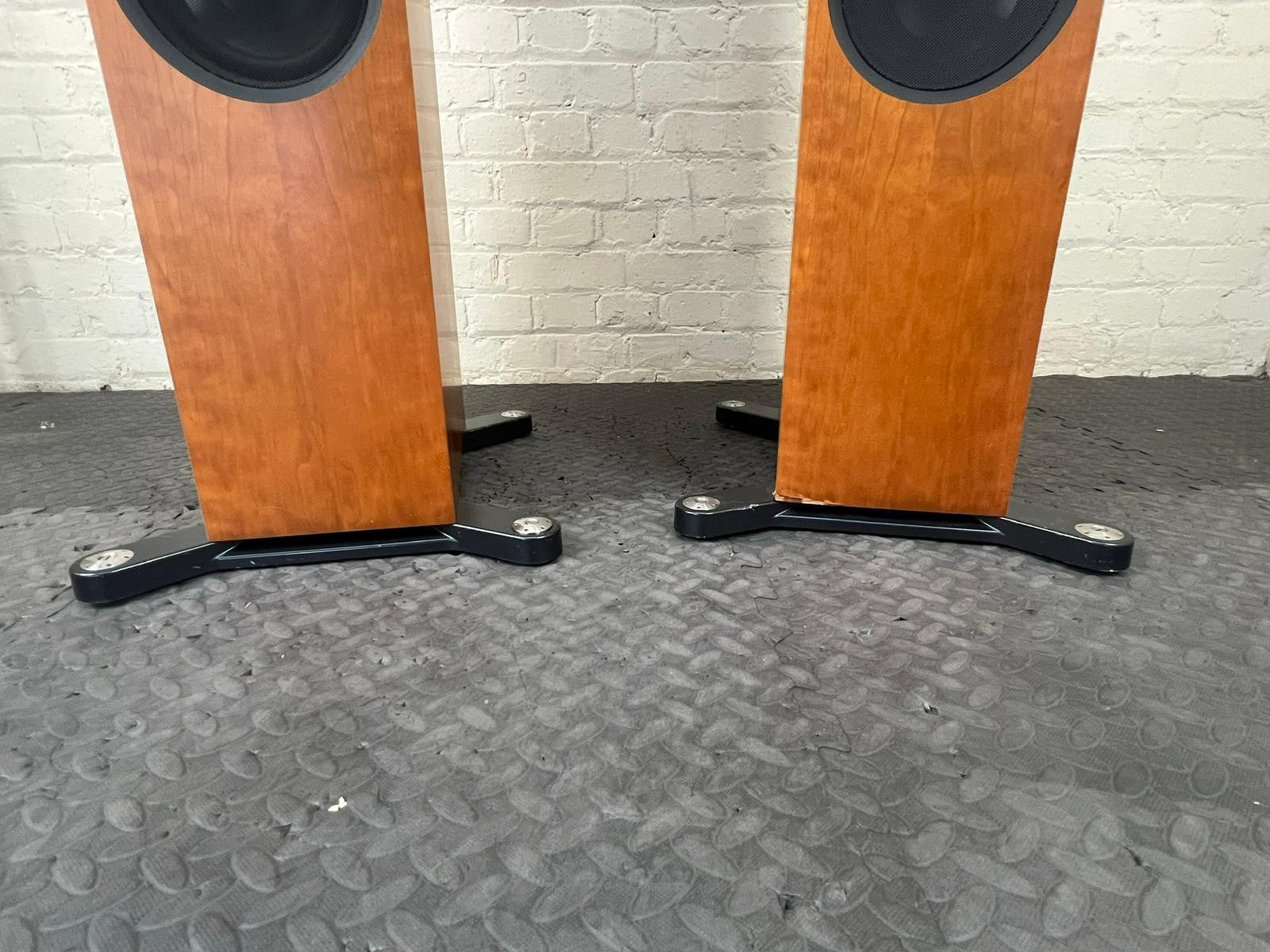 LINN AKURATE 242 FLOOR STANDING SPEAKERS