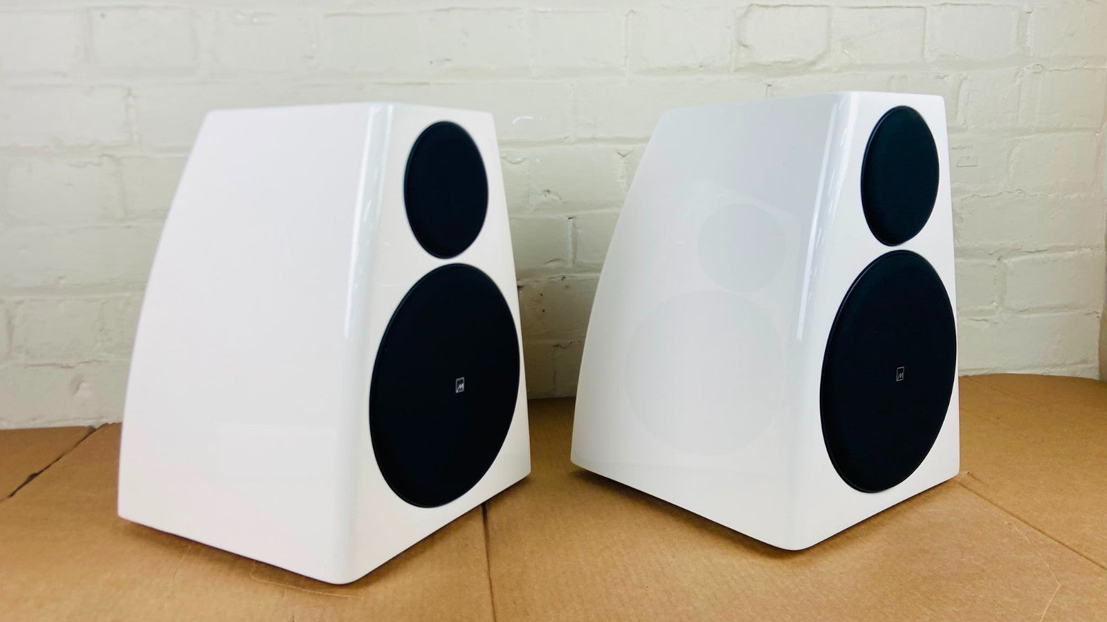 MERIDIAN DSP3200 SPEAKERS