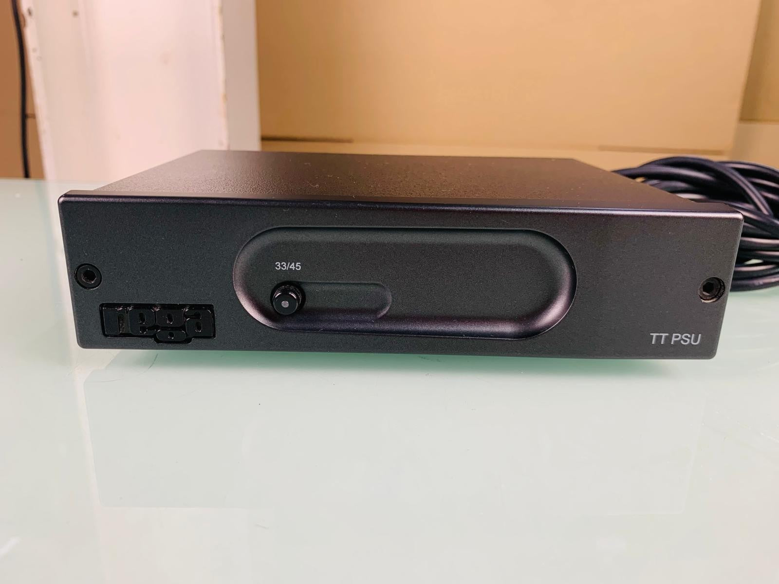 REGA P7 TURNTABLE WITH TT PSU POWER SUPPLY
