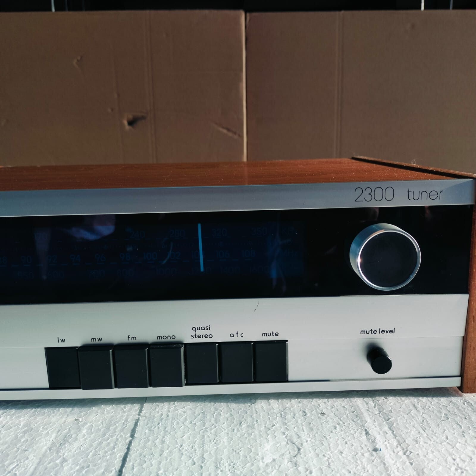 LEAK 2300 TUNER