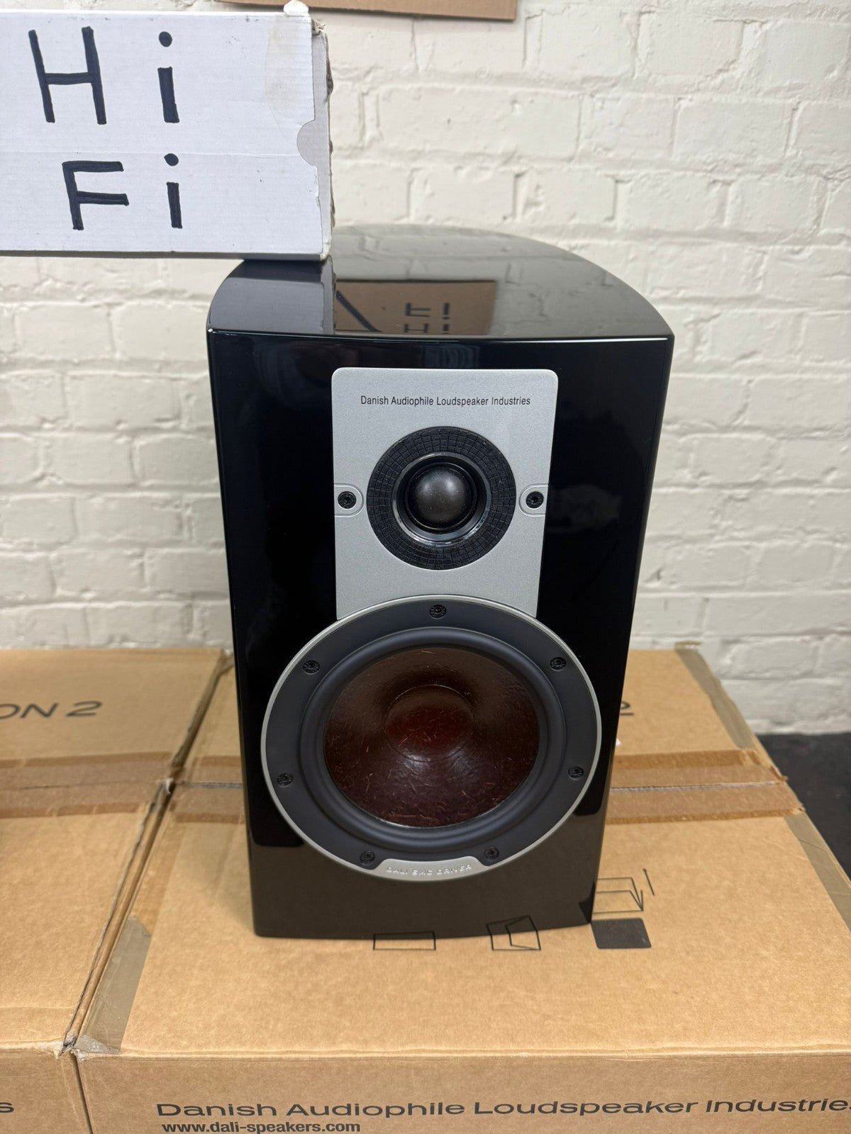 DALI EPICON 2 SPEAKERS WITH DALI STANDS