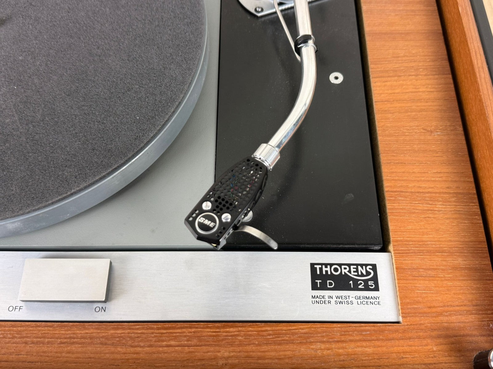 THORENS TD 125 TURNTABLE WITH SME 3009 TONEARM & SHURE M75E CARTRIDGE