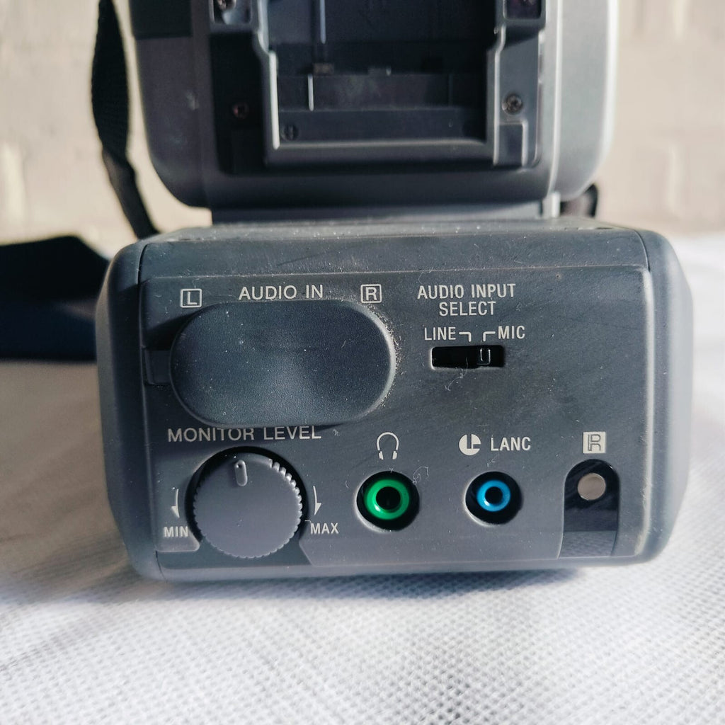 SONY DCR VX9000E DIGITAL VIDEO CAMERA RECORDER 3CCD 20X ZOOM