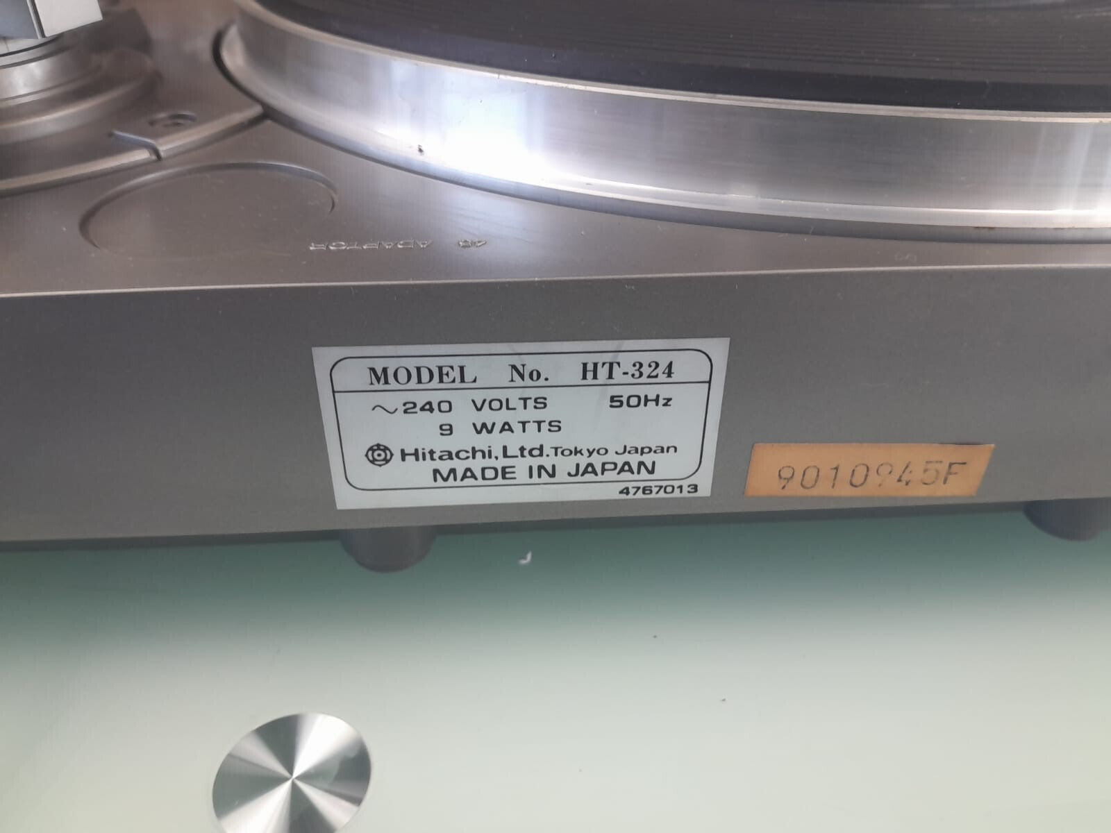 HITACHI HT 324 TURNTABLE