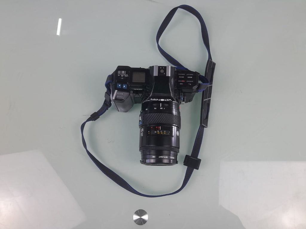 MINOLTA 7000 SLR CAMERA WITH AF LENS 28-85
