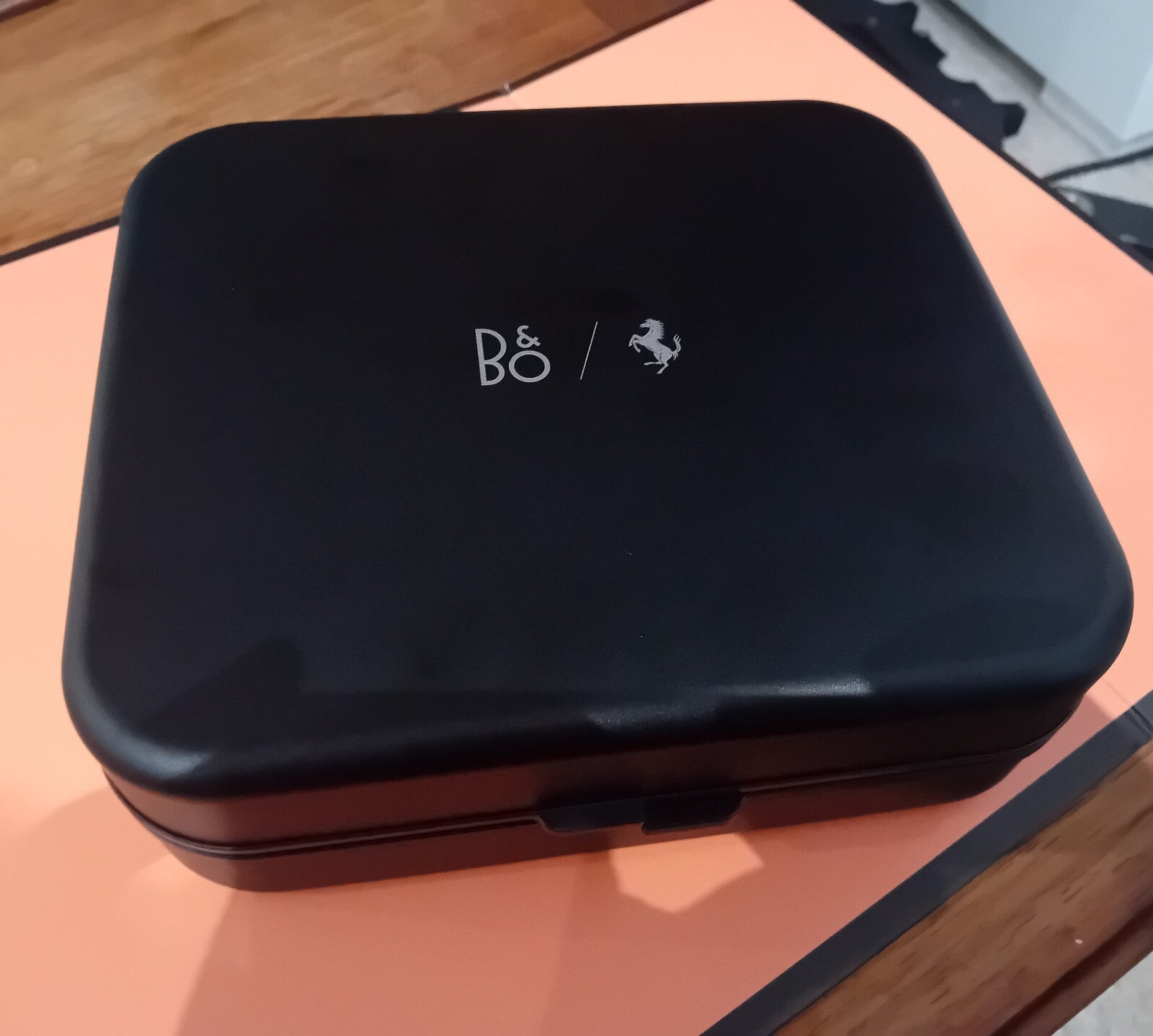 BANG & OLUFSEN BEOPLAY H95 FERRARI LIMITED EDITION