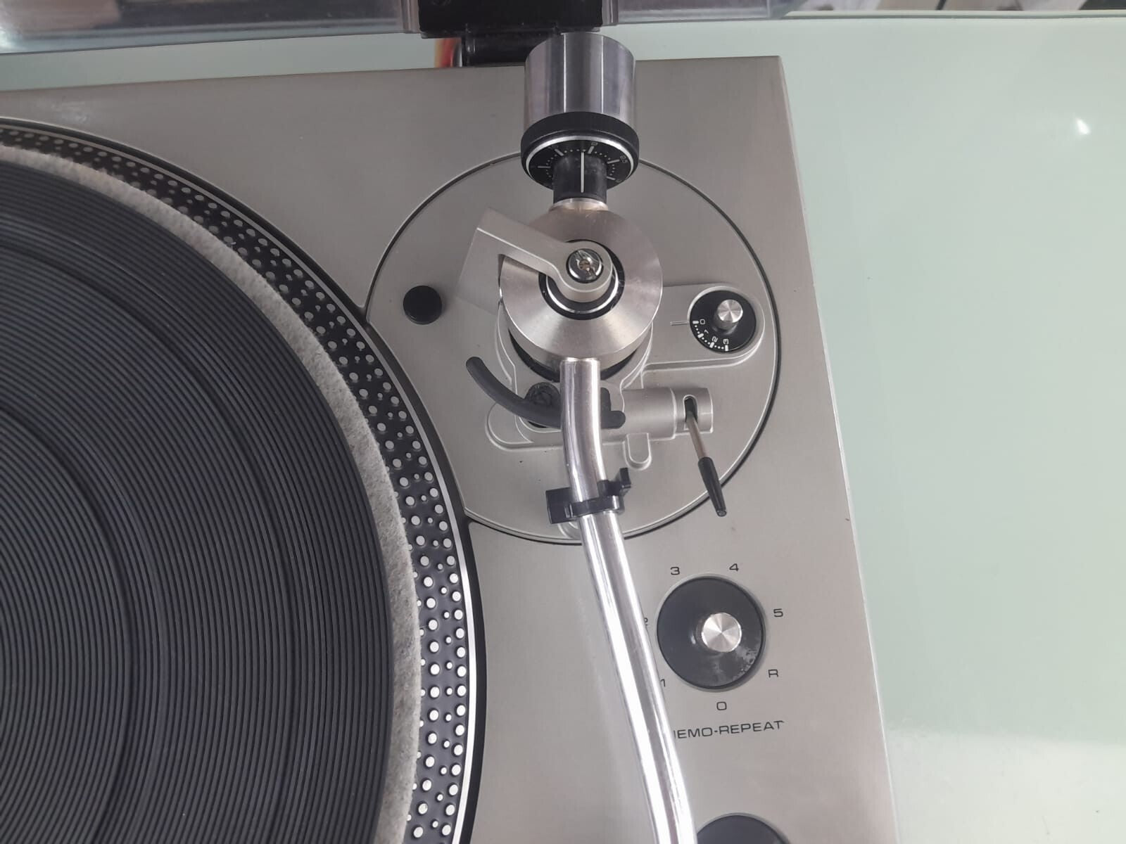 TECHNICS SL 1300 DIRECT DRIVE AUTOMATIC PLAYER SYSTEM TURNTABLE