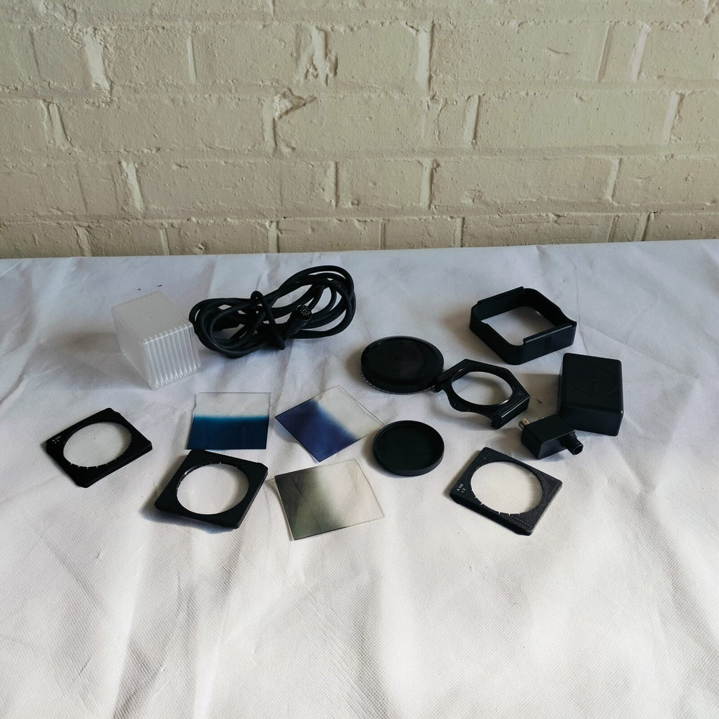 PANASONIC F10 CCD CAMCORDER WITH CASE 8X ZOOM LENS COMPLETE KIT