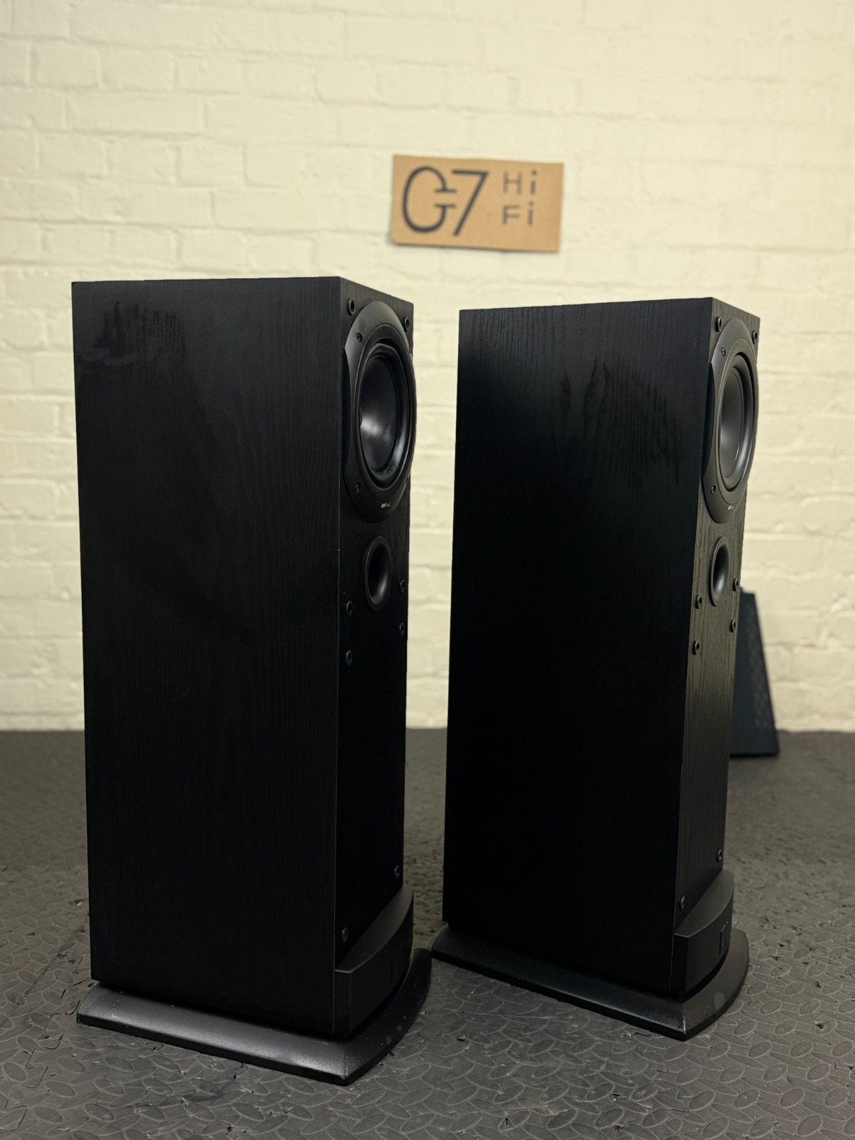 KEF Q30 FLOOR STANDING SPEAKERS