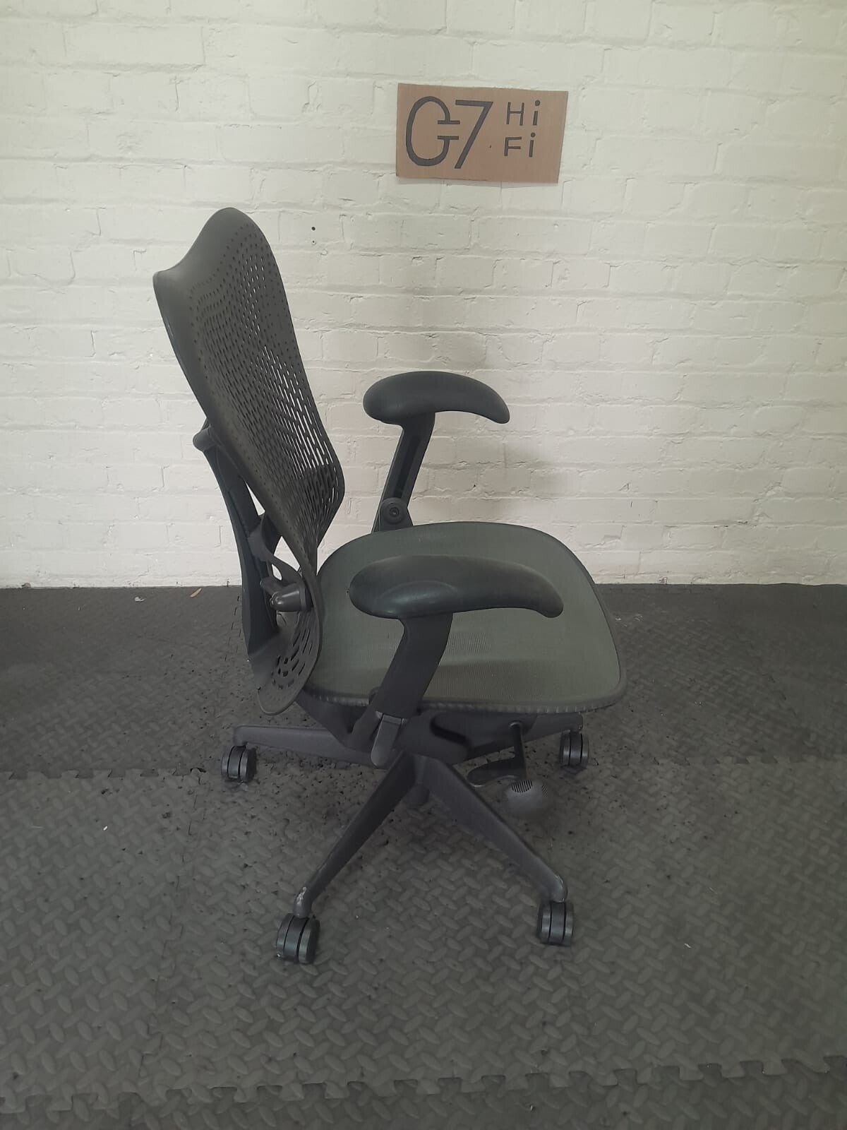 HERMAN MILLER MIRA CHAIR