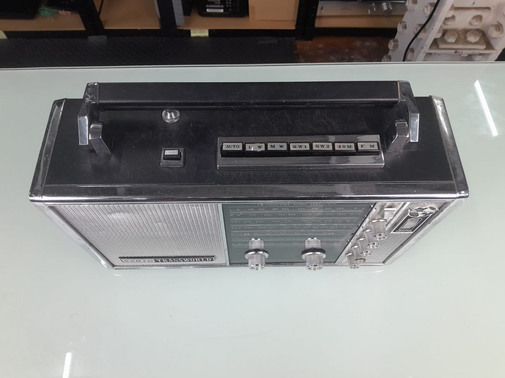 SANYO 18H 815 TRANSWORLD 18 TRANSISTOR RADIO