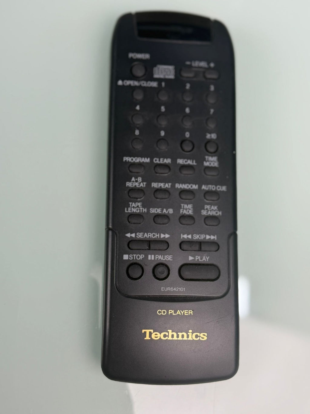 TECHNICS SL PS670D CD PLAYER WITH REMOTE