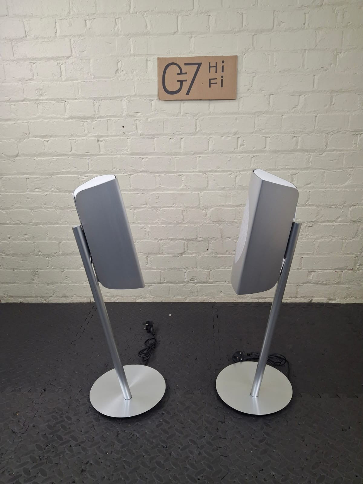 BANG & OLUFSEN BEOLAB 17 BROKEN ICE WHITE WITH FLOOR STANDS