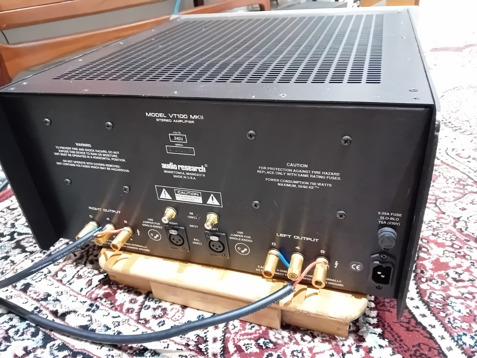 AUDIO RESEARCH VT100 MKII 2 HIGH DEFINITION VACUUM TUBE STEREO POWER AMPLIFIER