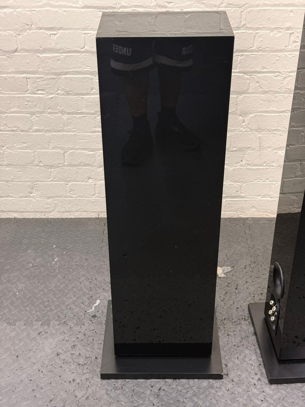 BOWERS & WILKINS B&W 703 S2 FLOOR STANDING SPEAKERS