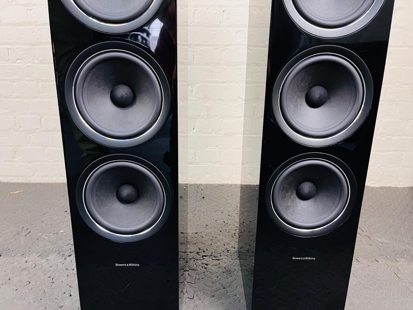 BOWERS & WILKINS B&W 702 S2 FLOOR STANDING SPEAKERS