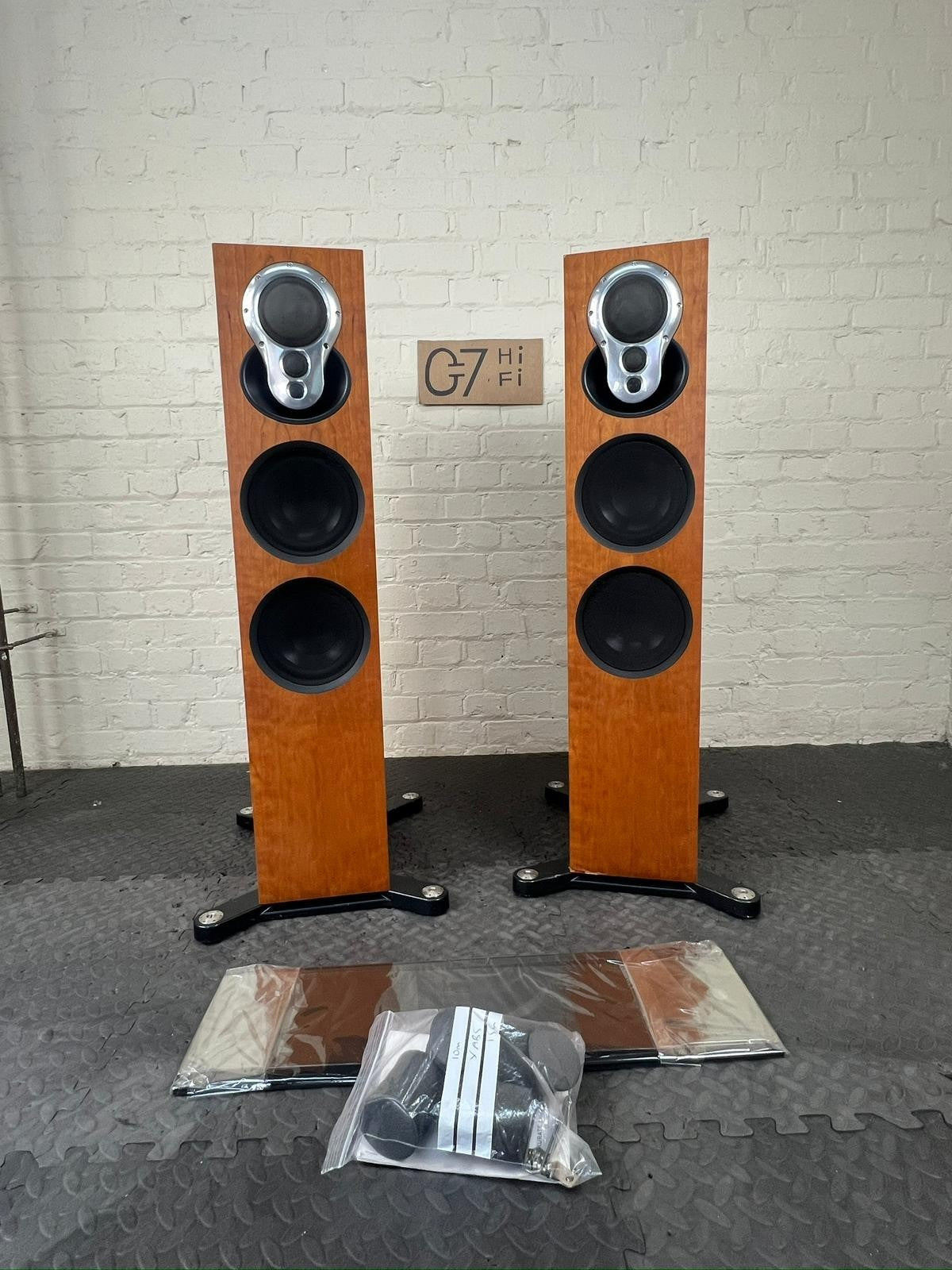 LINN AKURATE 242 FLOOR STANDING SPEAKERS