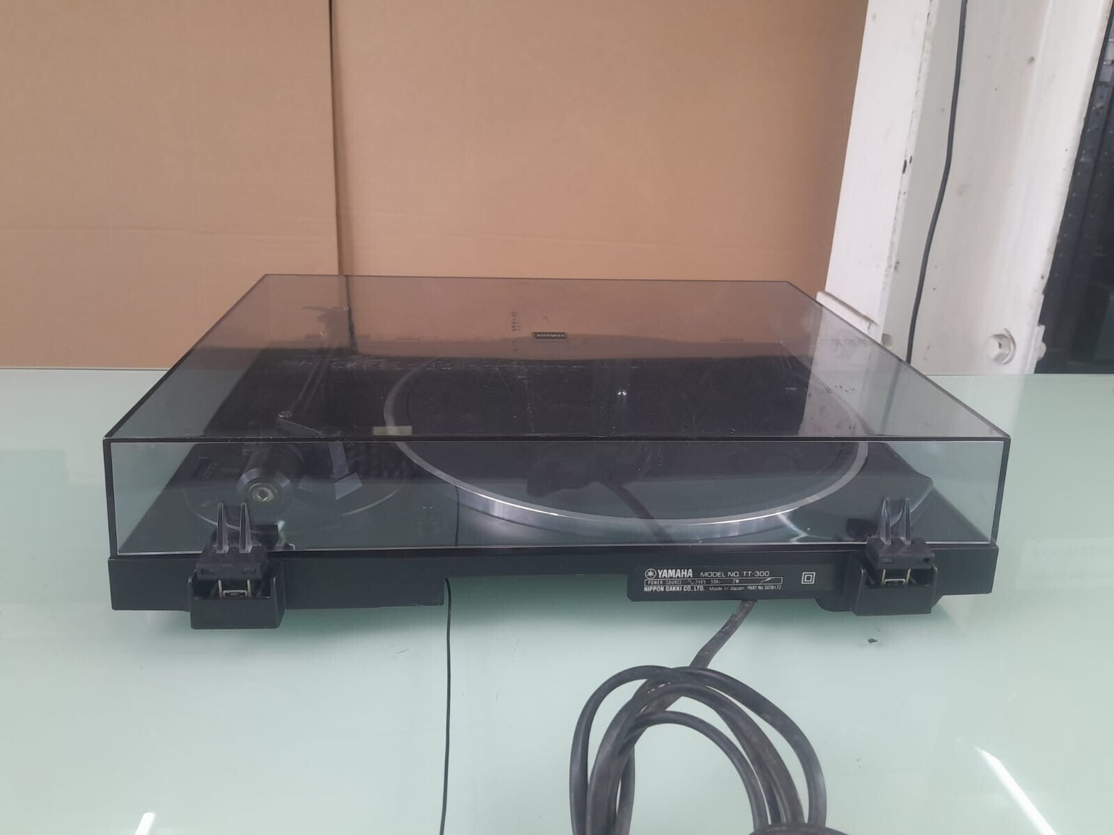 YAMAHA TT 300 NATURAL SOUND STEREO TURNTABLE
