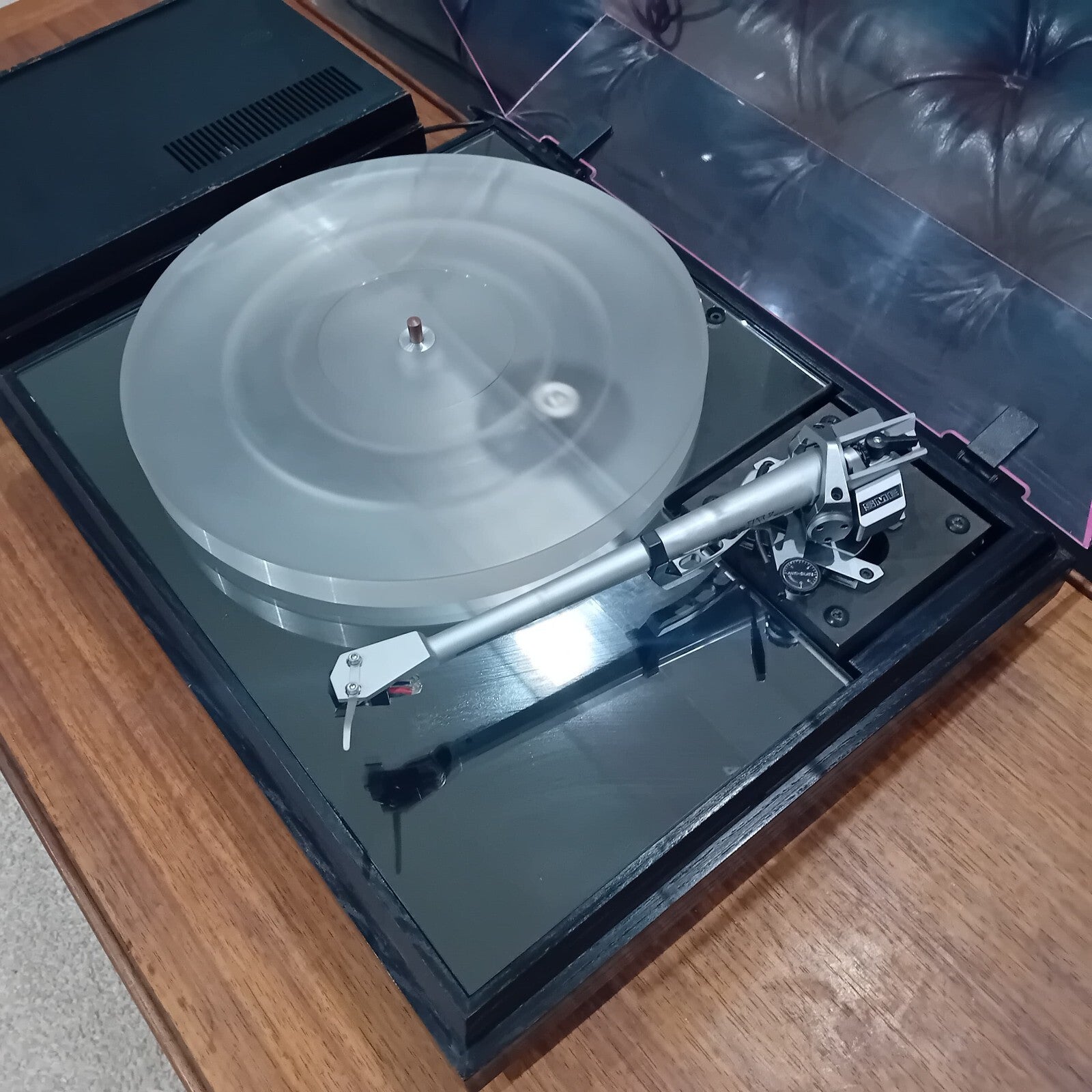 PINK TRIANGLE ANNIVERSARY TURNTABLE SME SERIES IV 4 TONEARM ORTOFON MC VIVO
