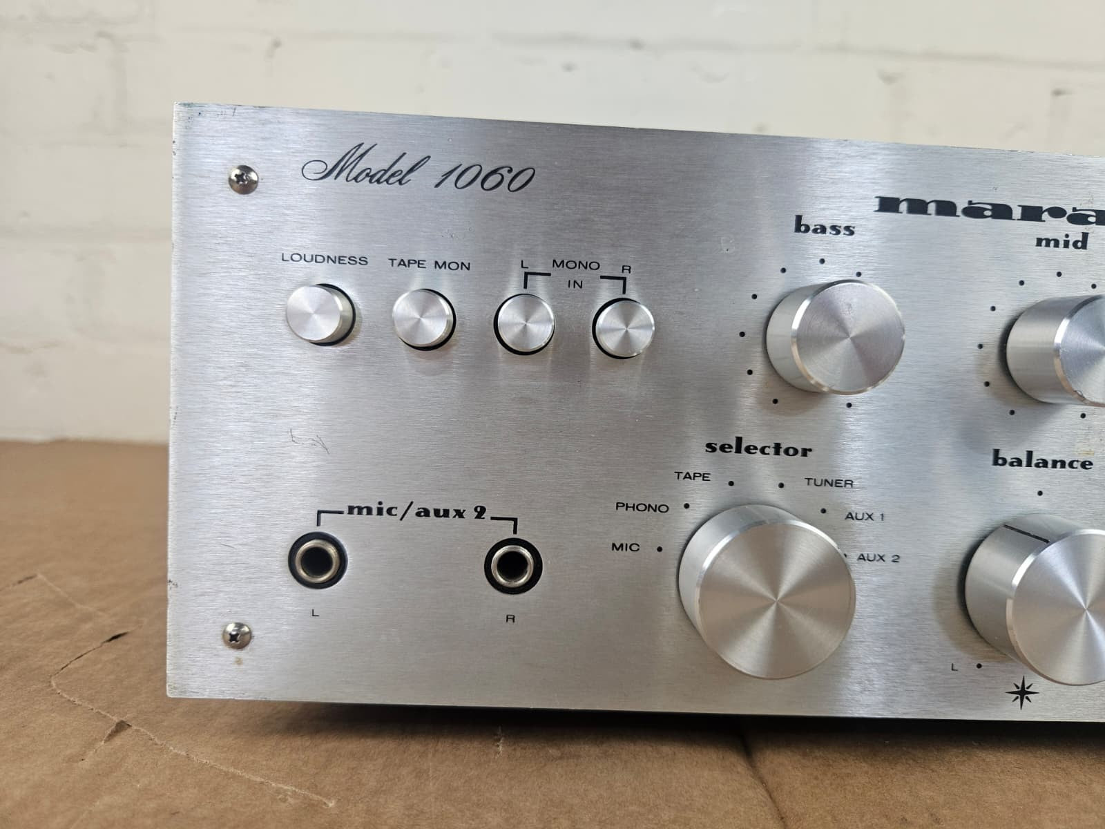 MARANTZ 1060 STEREO AMPLIFIER