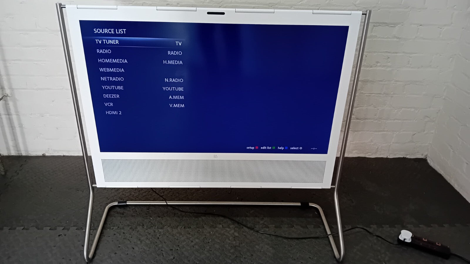 B&O BANG & OLUFSEN BEOPLAY V1 40 INCH TV WITH STAND AND REMOTE