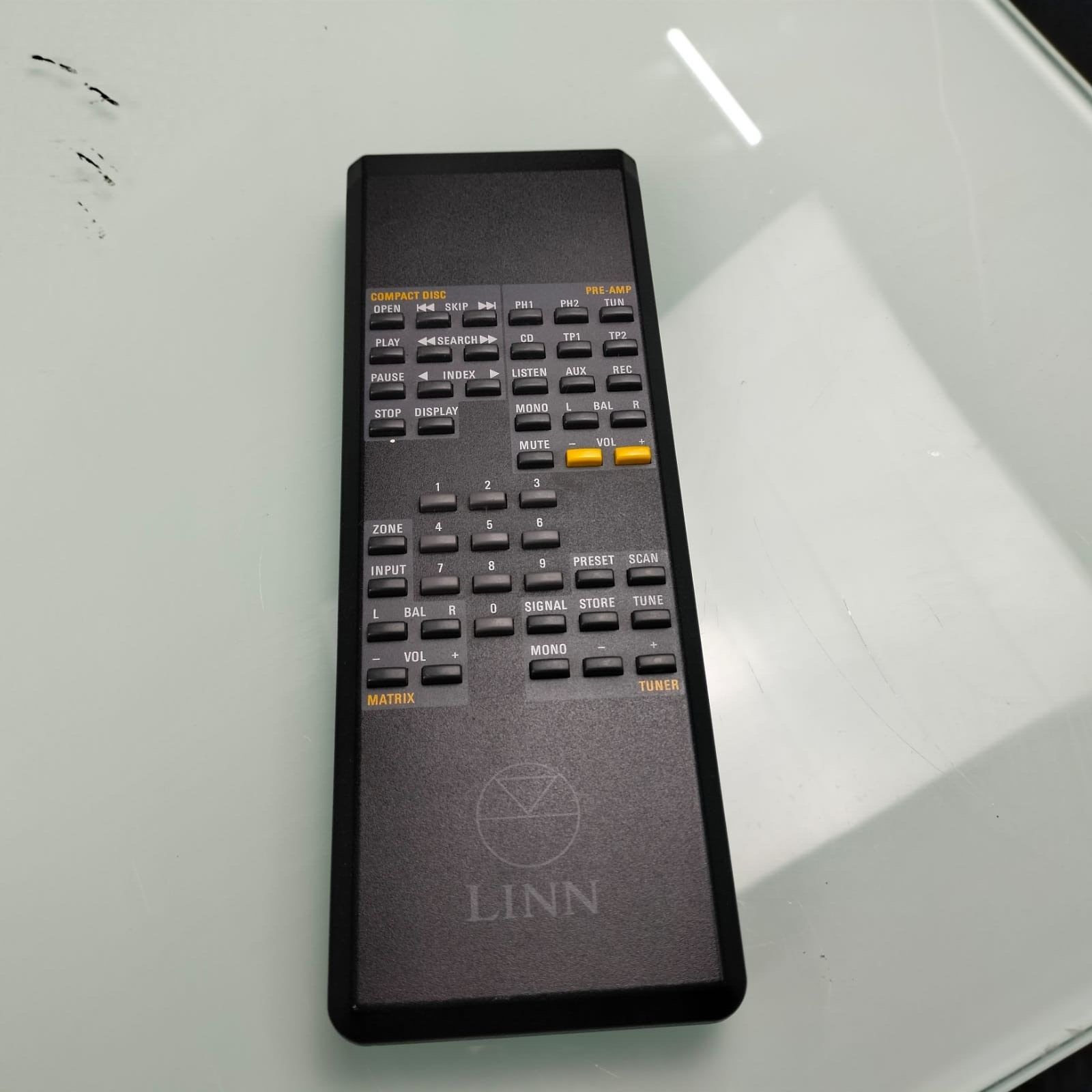 LINN KAIRN PRO PREAMPLIFIER WITH REMOTE