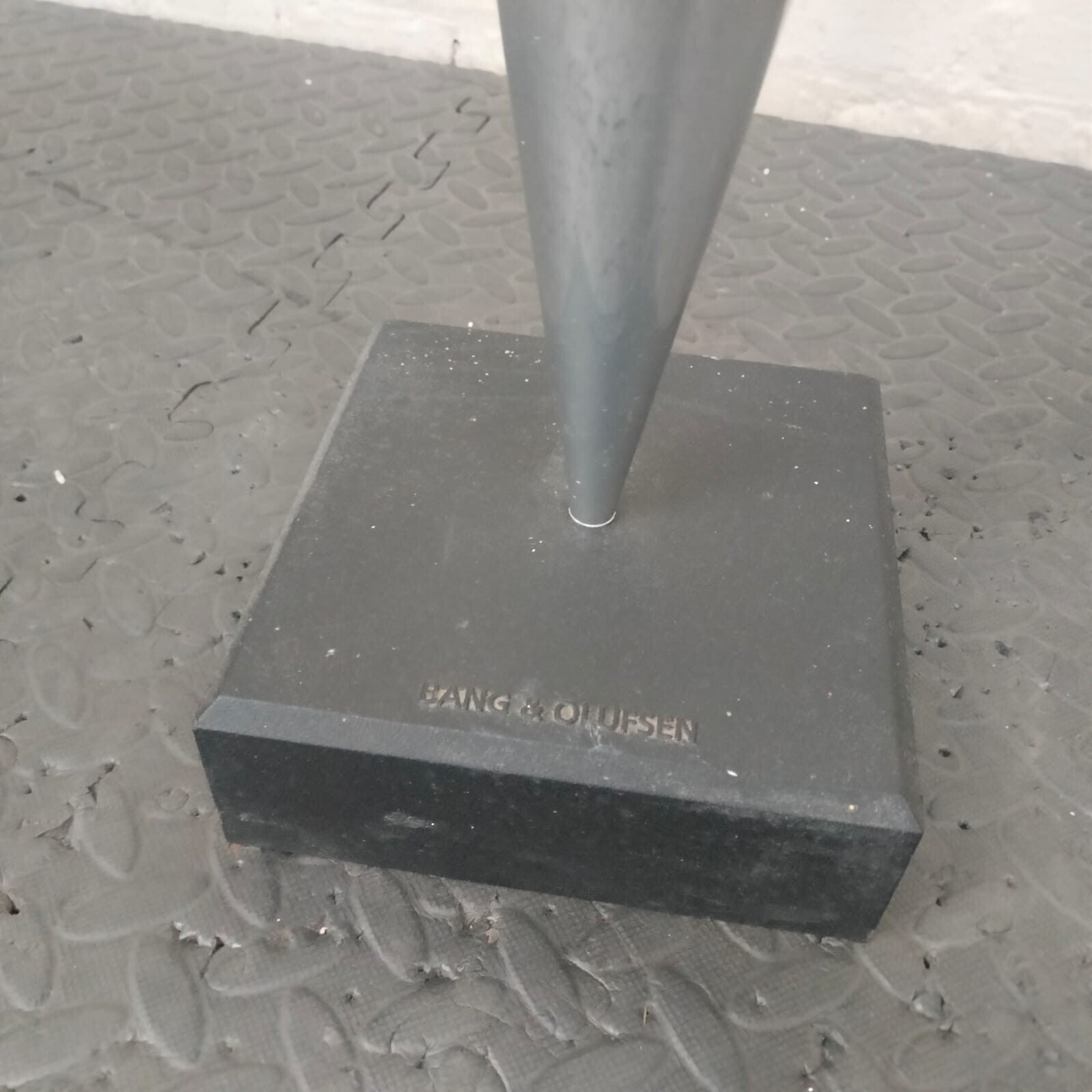 BANG & OLUFSEN B&O BEOLAB 8000 FLOOR STANDING SPEAKERS