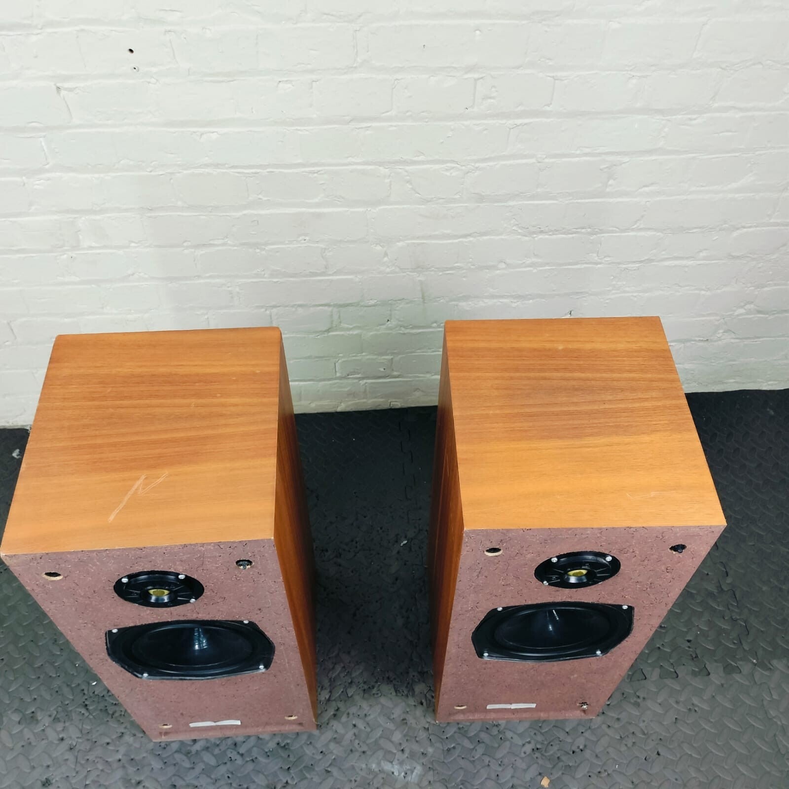 UNBRANDED SPEAKERS