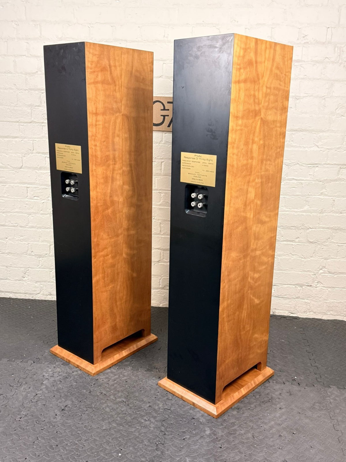PROAC RESPONSE D THIRTY EIGHT 38 FLOOR STANDING SPEAKERS