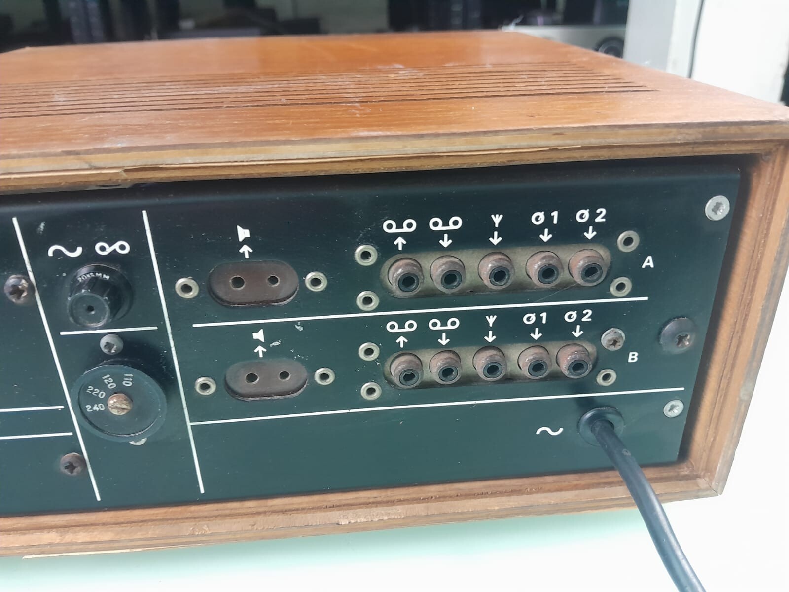 ARMSTRONG 521 STEREO AMPLIFIER