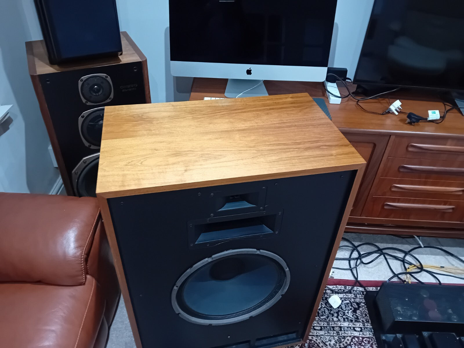 KLIPSCH CORNWAL III 3 WALNUT FLOOR STANDING SPEAKERS