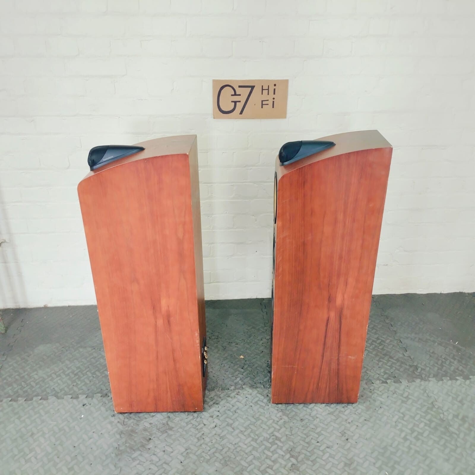 BOWERS & WILKINS B&W 703 FLOOR STANDING SPEAKERS