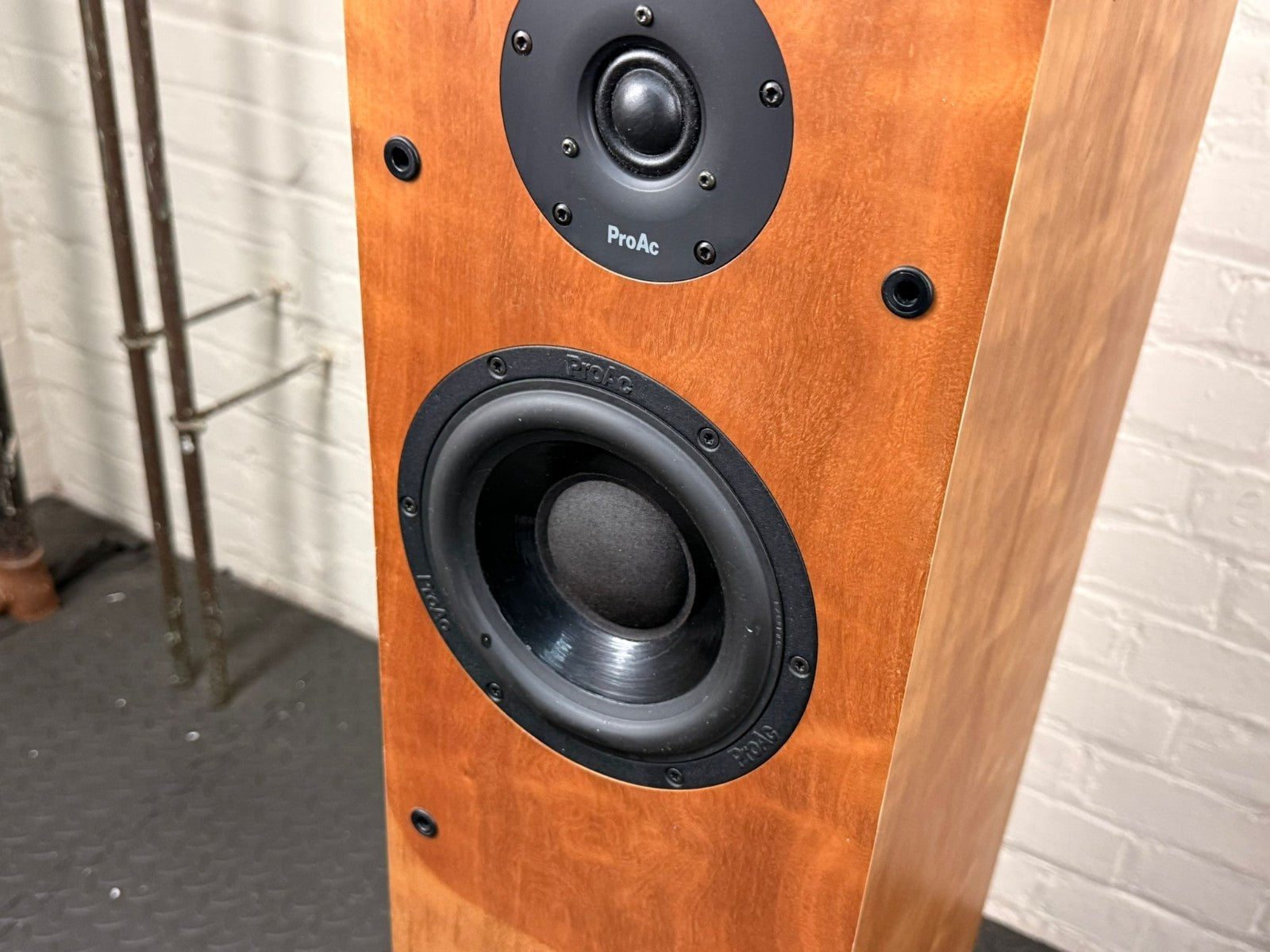 PROAC RESPONSE D THIRTY EIGHT 38 FLOOR STANDING SPEAKERS