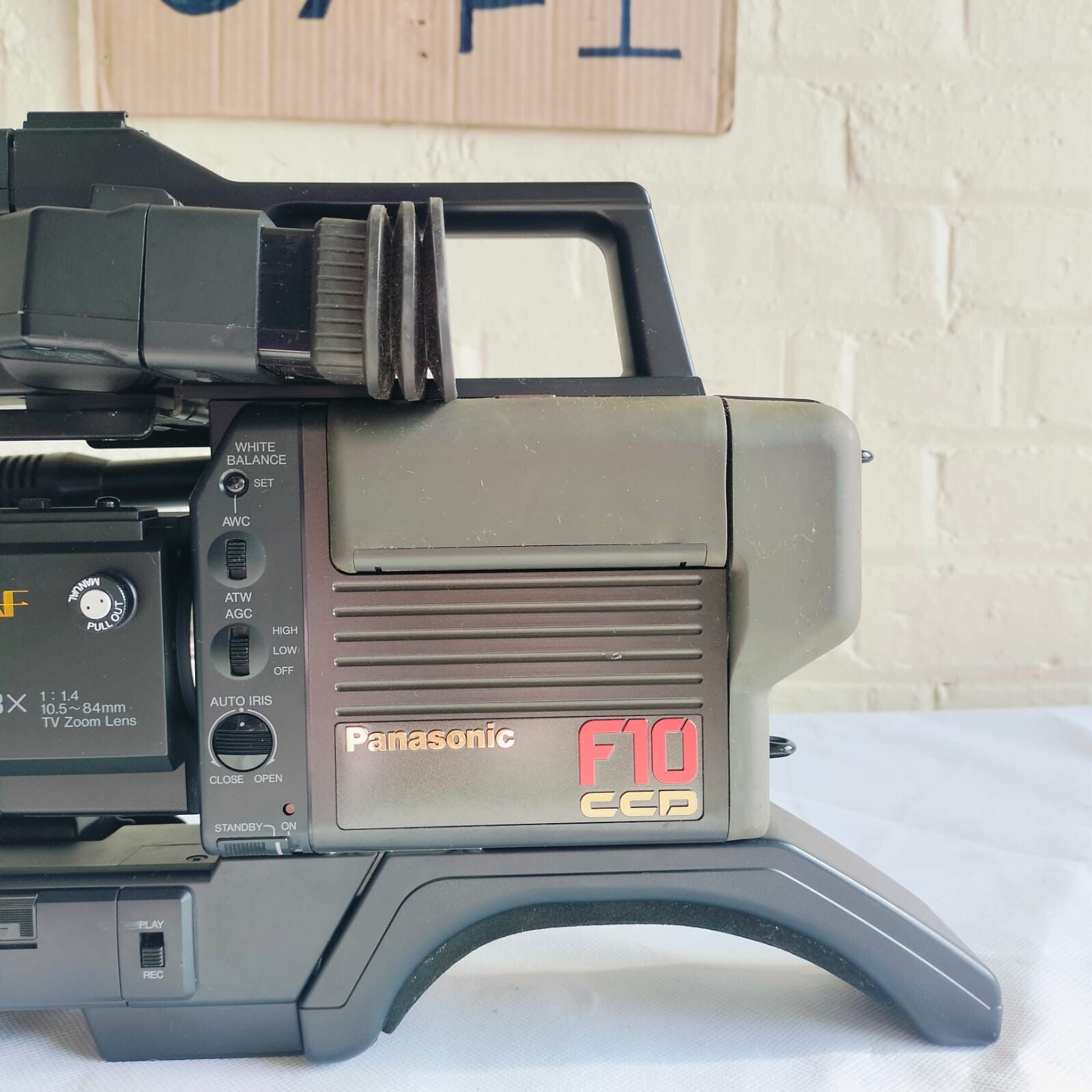 PANASONIC F10 CCD CAMCORDER WITH CASE 8X ZOOM LENS COMPLETE KIT