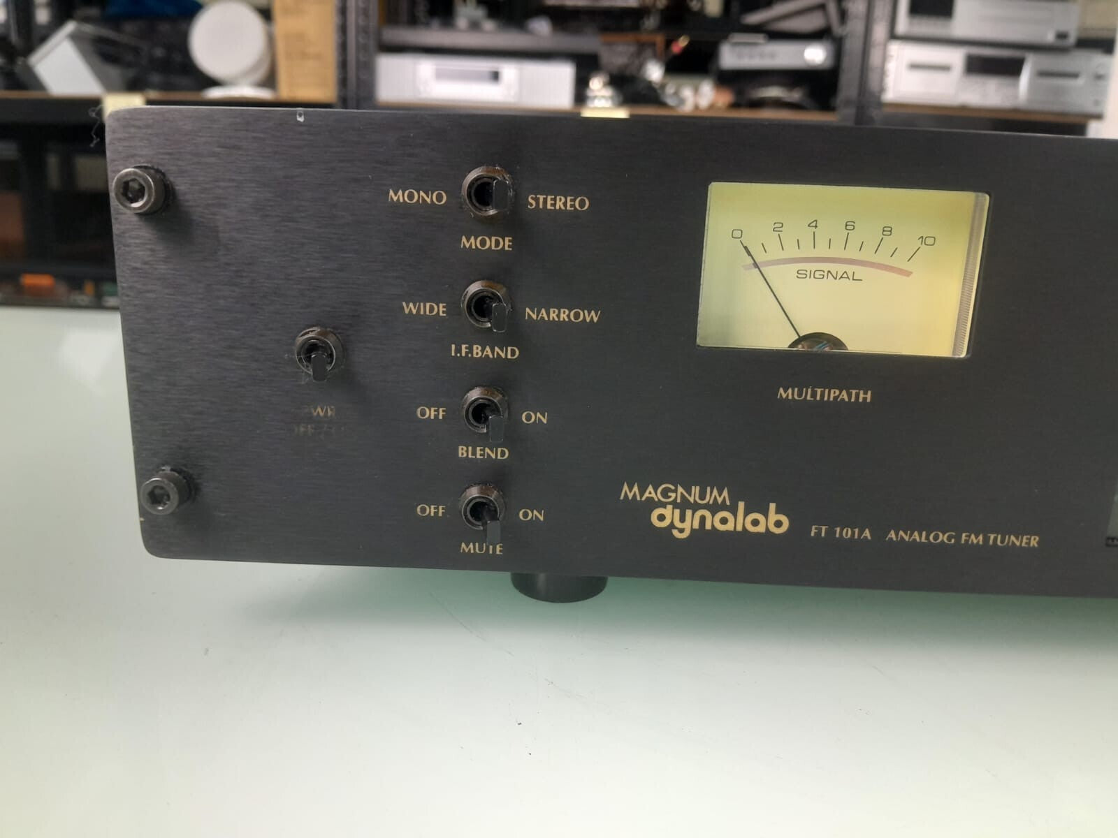 MAGNUM DYNALAB FT 101A ANALOG FM TUNER
