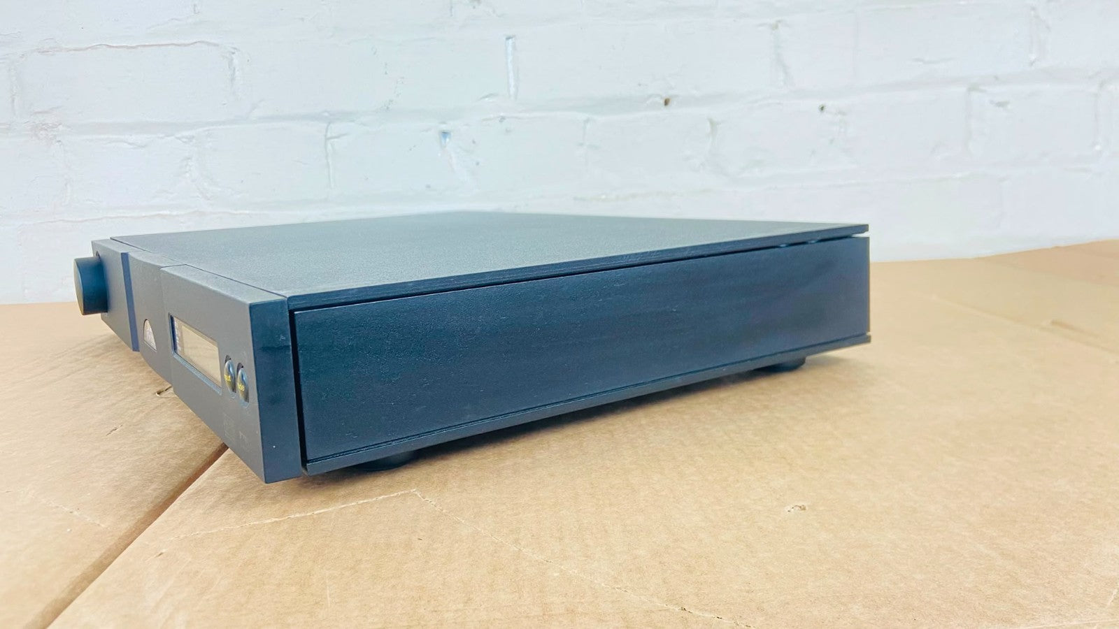 MARK RAGGETTS NAIM AV2 PREAMPLIFIER
