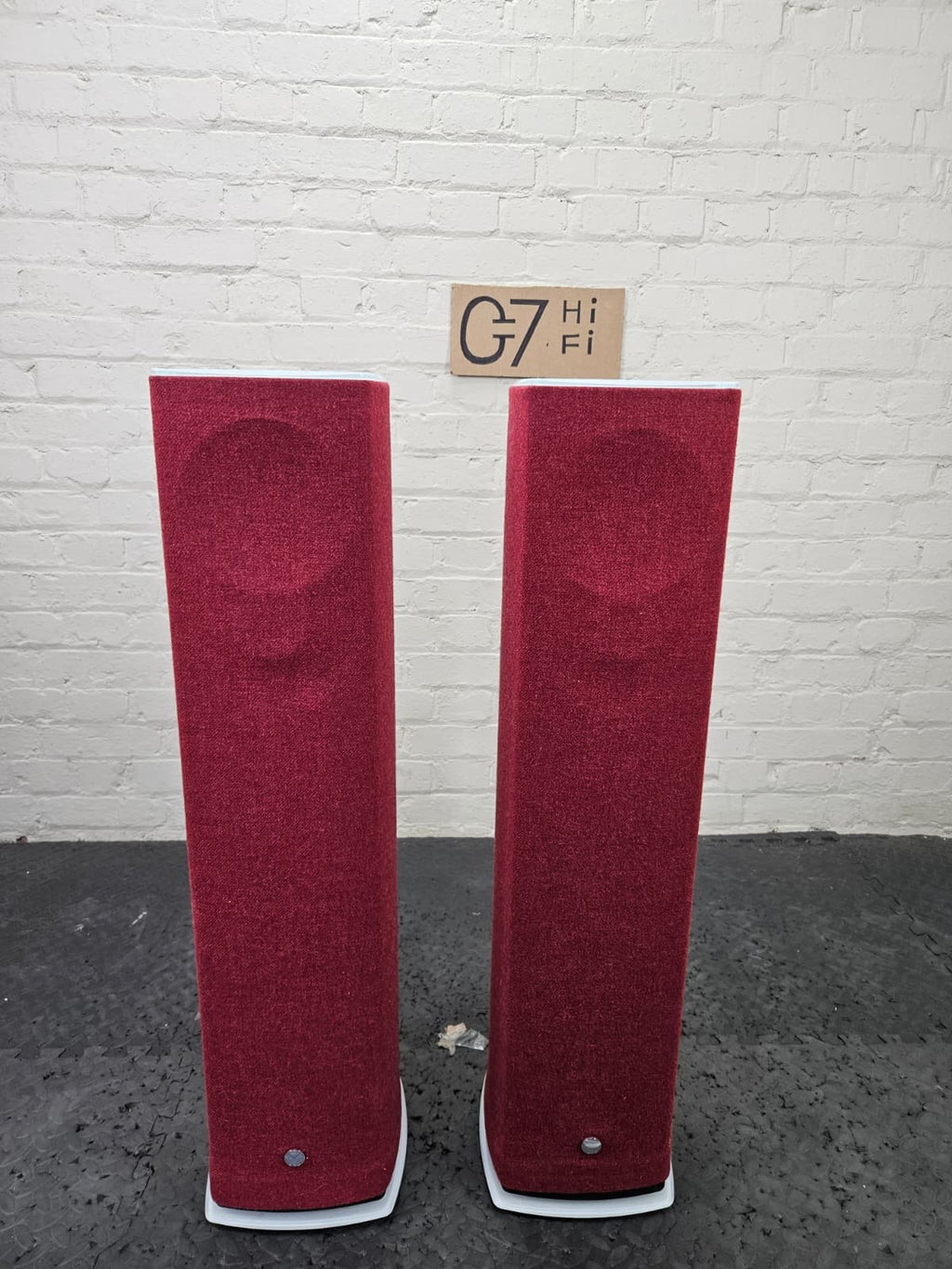 LINN 520 EXAKT SERIES 5 FLOOR STANDING SPEAKERS WITH WHITE STANDS