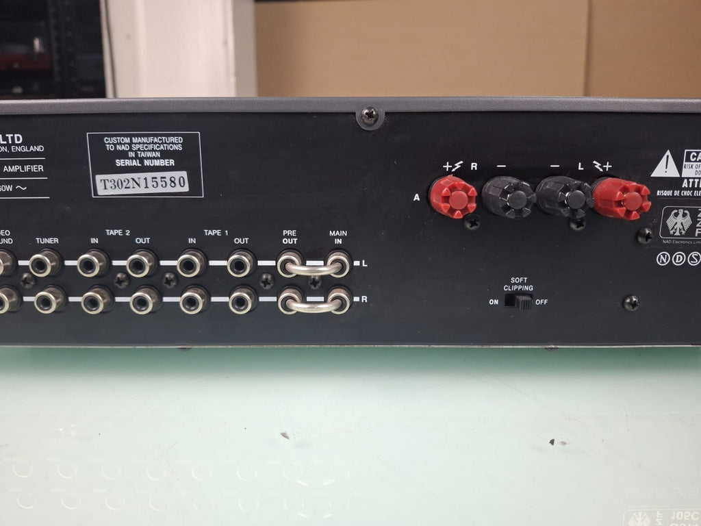 NAD 302 STEREO AMPLIFIER