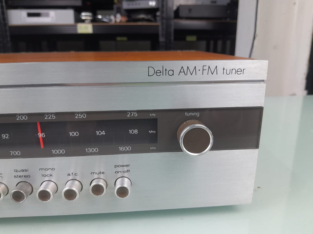 LEAK DELTA AM - FM TUNER