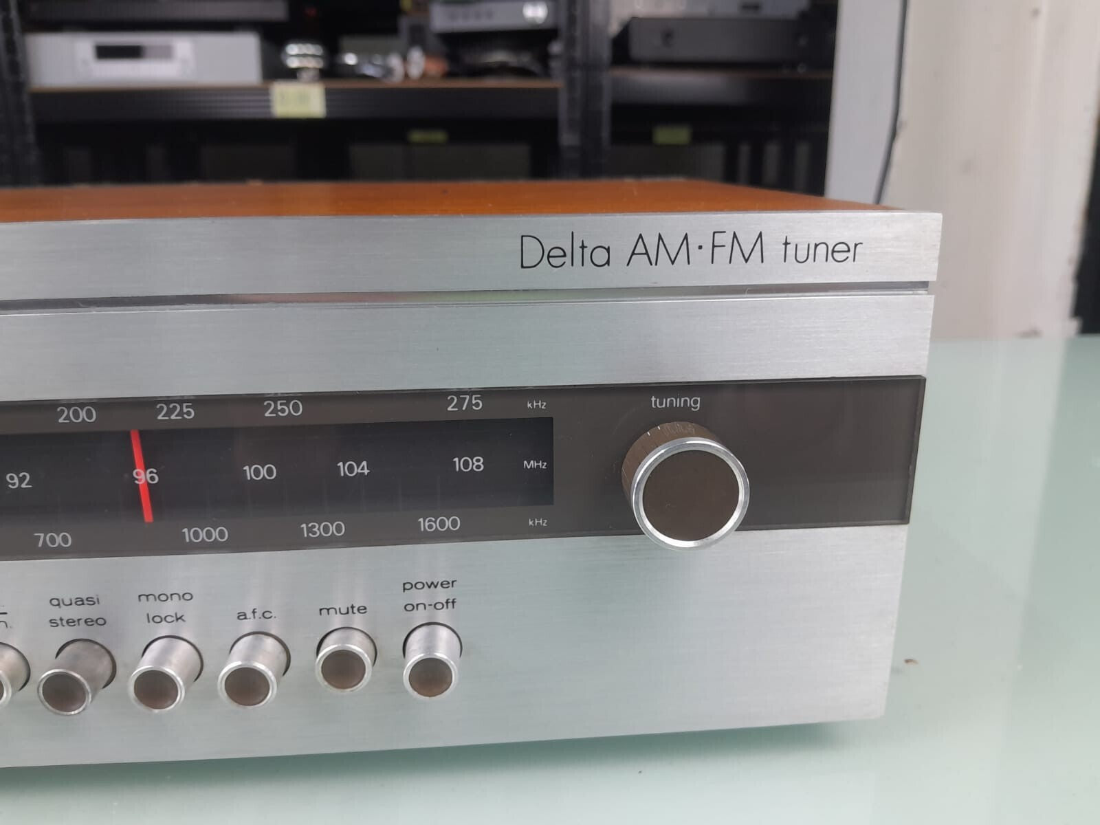 LEAK DELTA AM - FM TUNER
