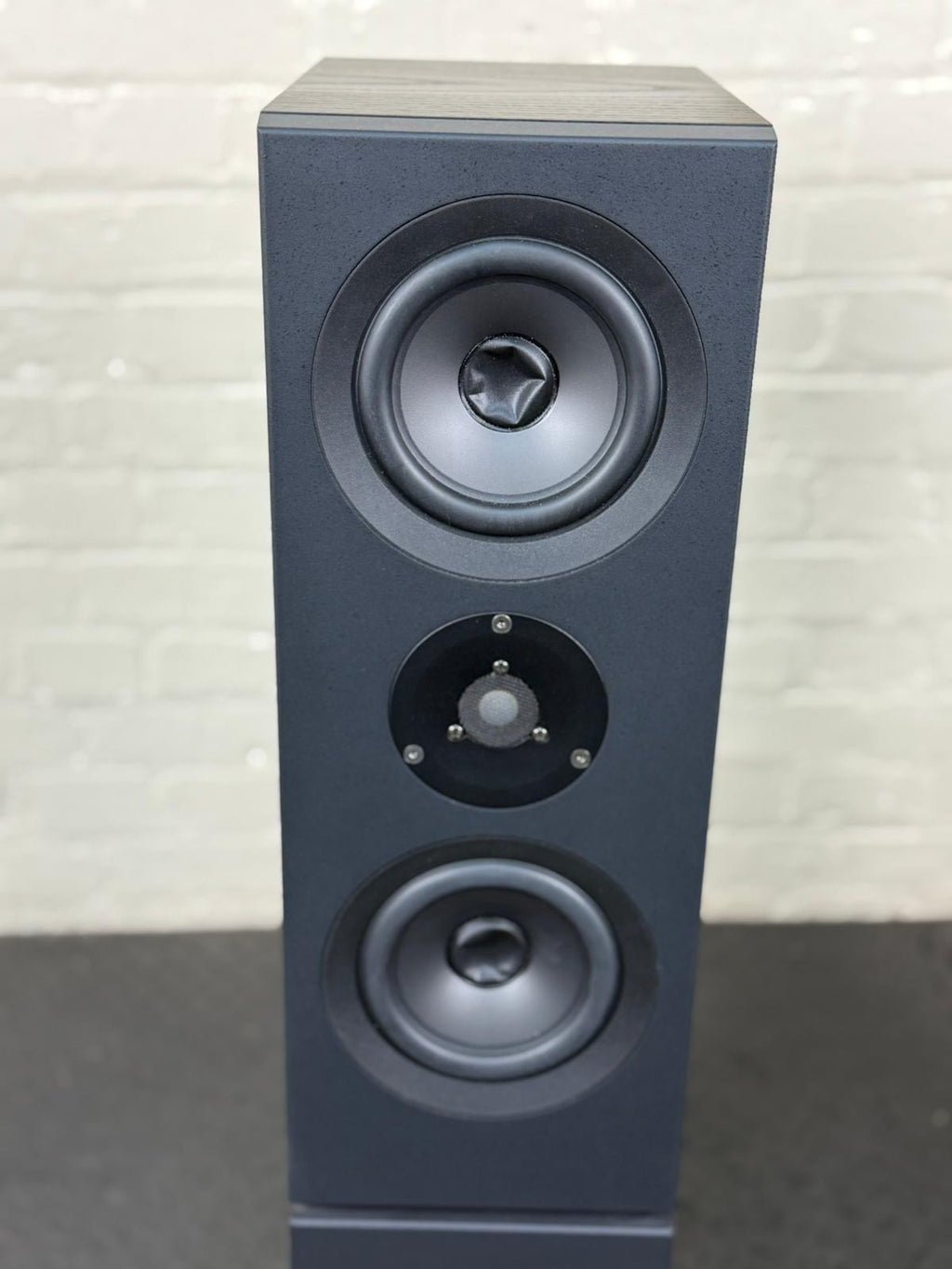 LINN KABER FLOOR STANDING SPEAKERS
