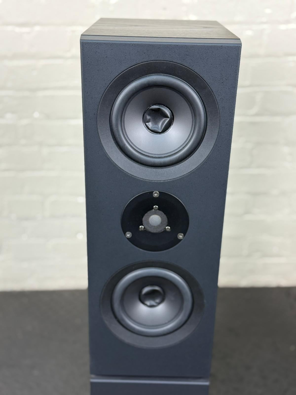 LINN KABER FLOOR STANDING SPEAKERS