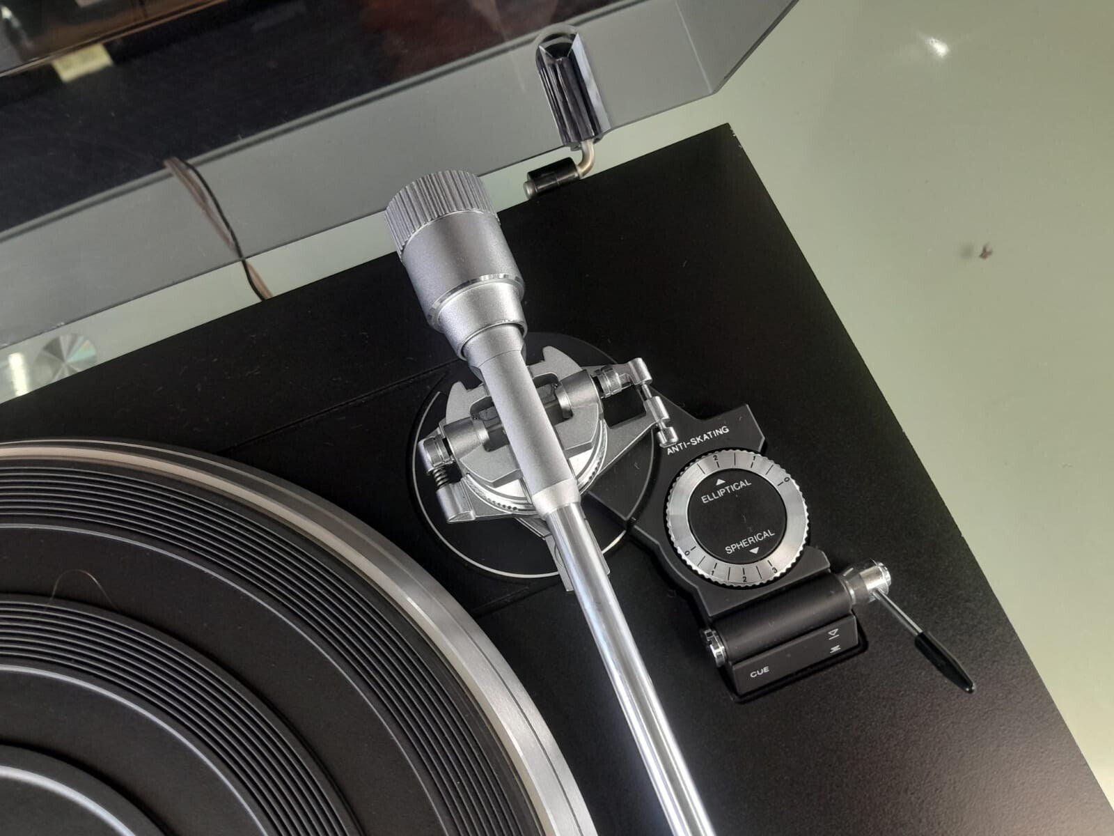 PHILIPS BLACK TULIP AF 829 AUTOMATIC TURNTABLE WITH PHILIPS 412 II CARTRIDGE