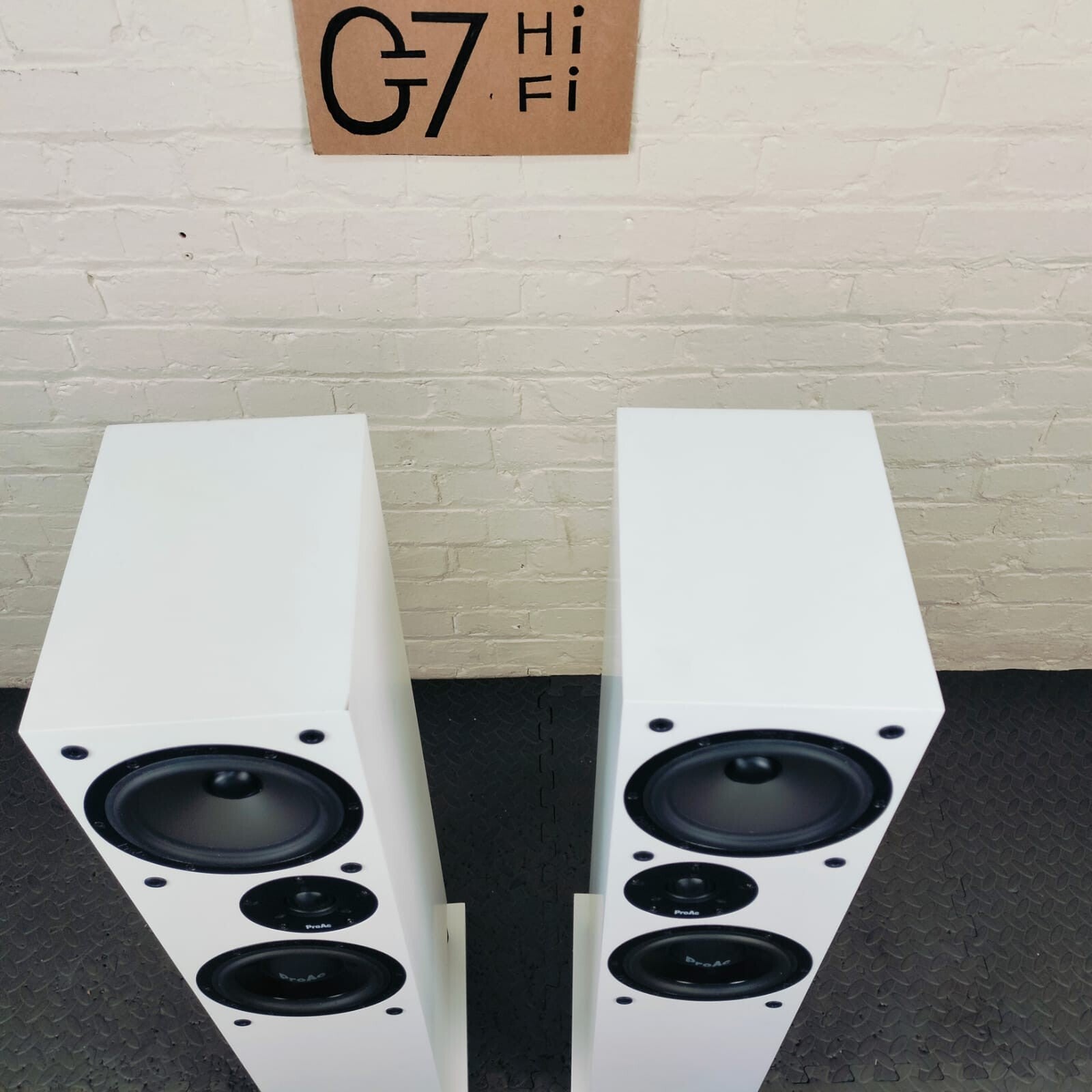 PROAC RESPONSE DT8 FLOOR STANDING SPEAKERS